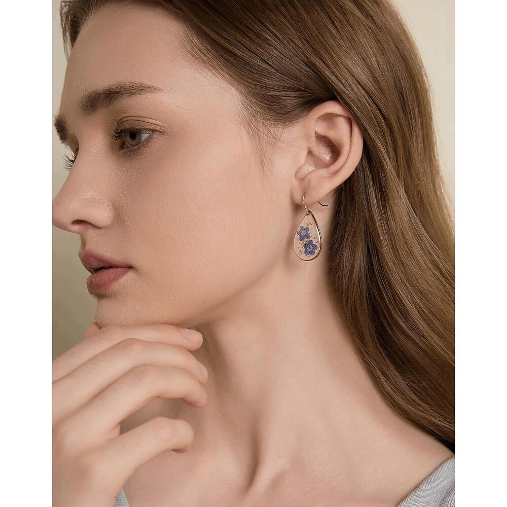 Women's Blue Forget-Me-Not and Queen Anne's Lace Pressed Wildflower Earrings - Picture 5 of 9
